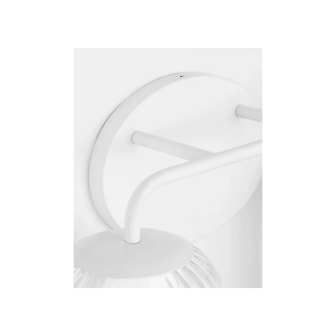 Applique murale double Maison Olive en métal blanc et verre strié, éclairage d'ambiance moderne.