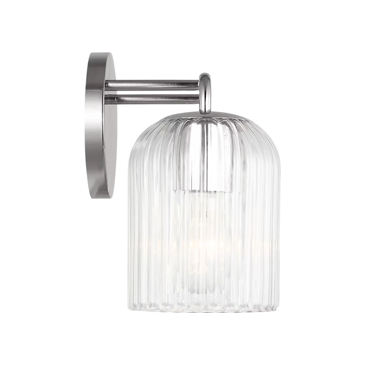 Applique murale Maison Olive en métal brossé argenté avec abat-jour cylindrique en verre strié transparent