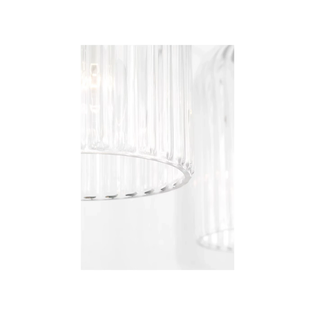 Applique murale double Maison Olive en verre strié transparent et métal brossé argenté, éclairage d'ambiance moderne.