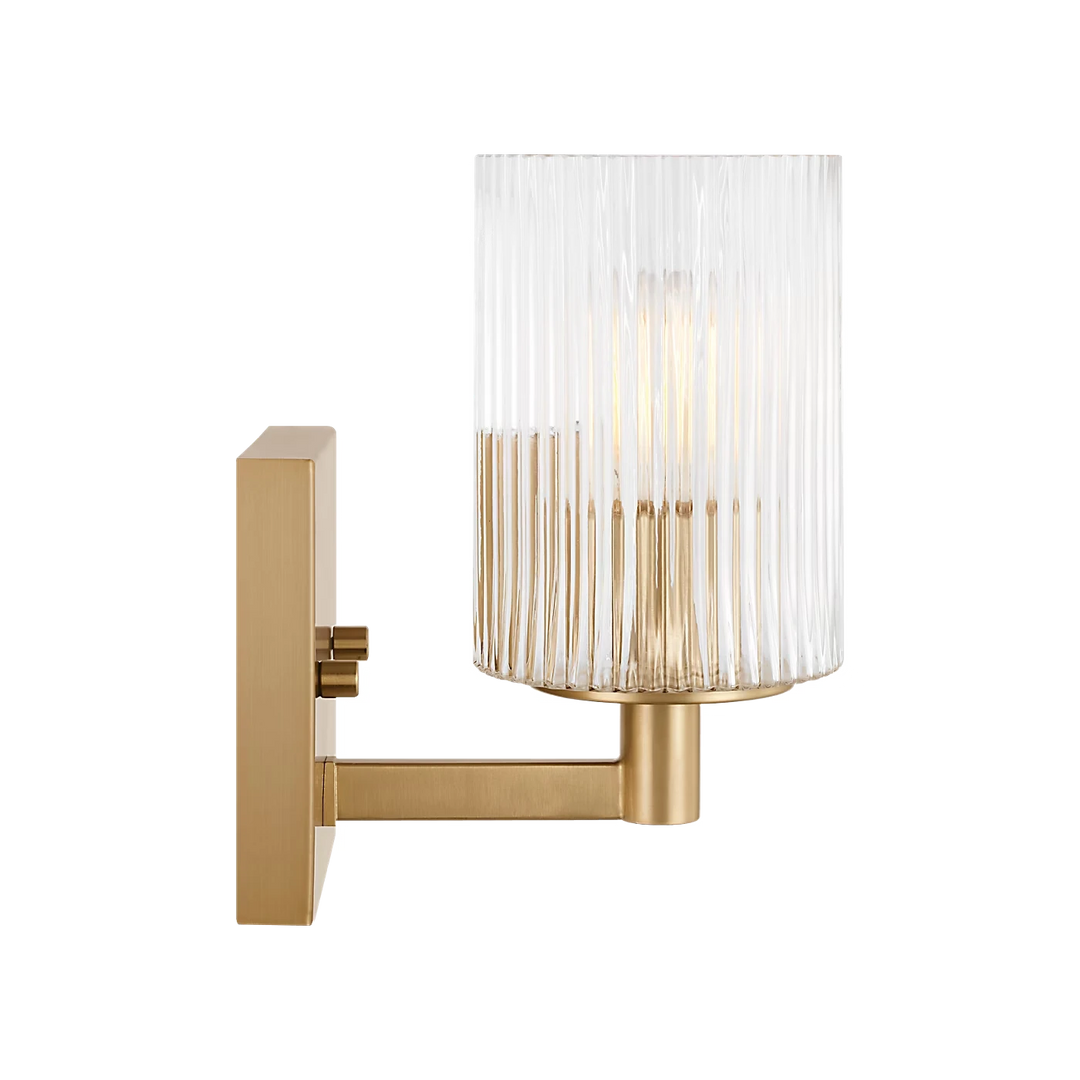 Maison Olive applique murale en verre strié transparent et métal brossé doré, design cylindrique moderne.