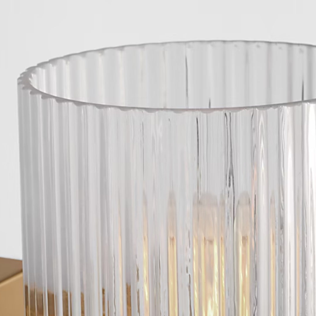 Maison Olive applique murale moderne en verre strié transparent et métal brossé doré, éclairage d'ambiance