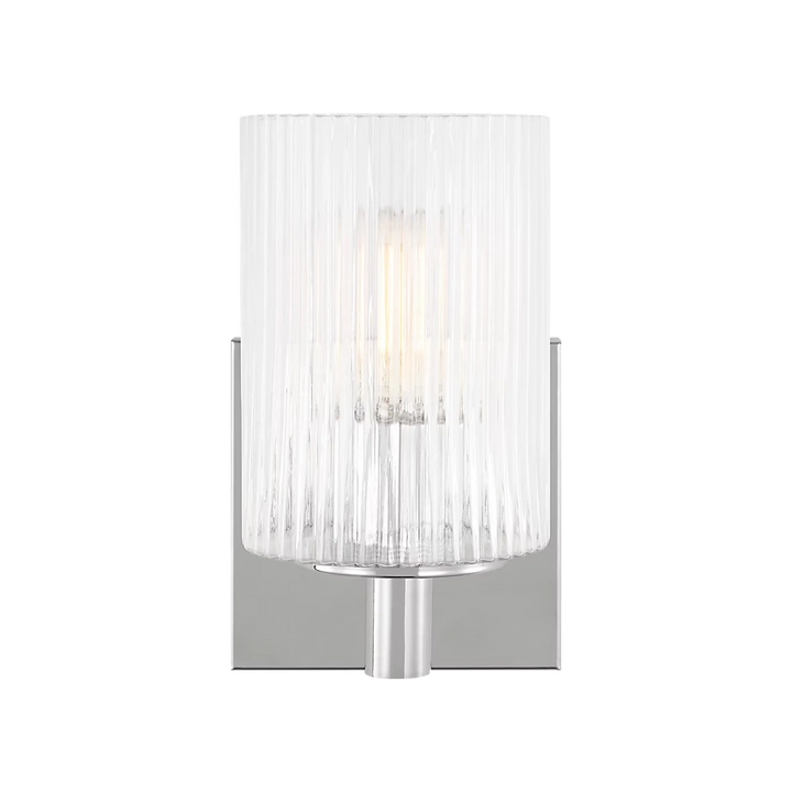 Maison Olive applique murale en verre strié transparent et métal brossé, design cylindrique moderne.