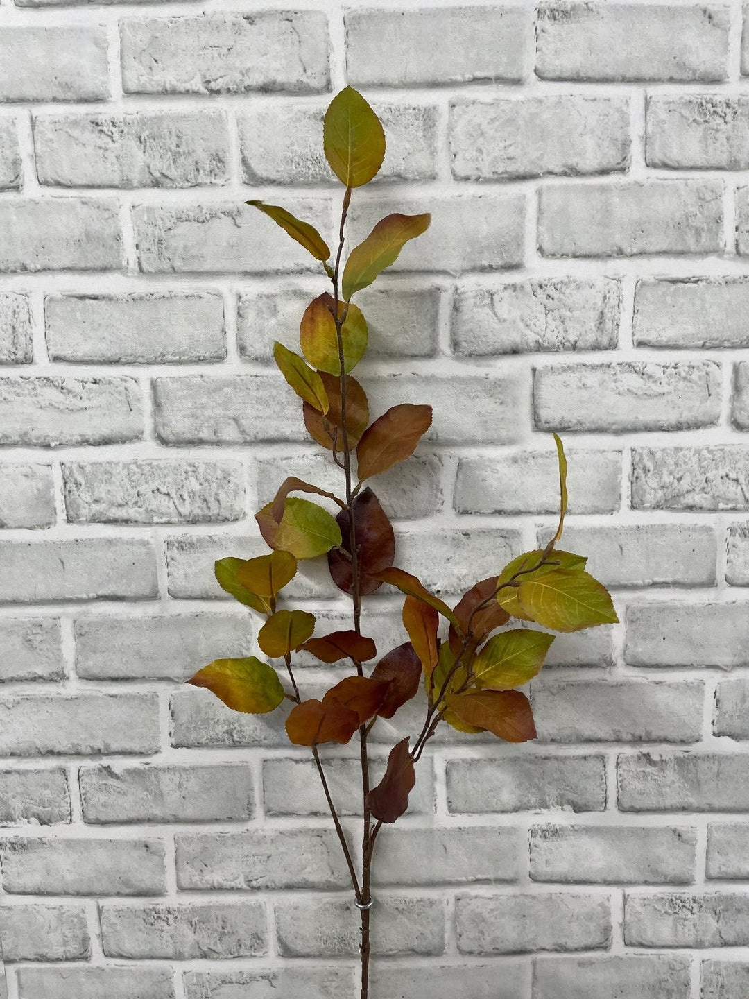 Branche artificielle Maison Olive aux feuilles dégradées vert et rouille pour une décoration automnale réaliste