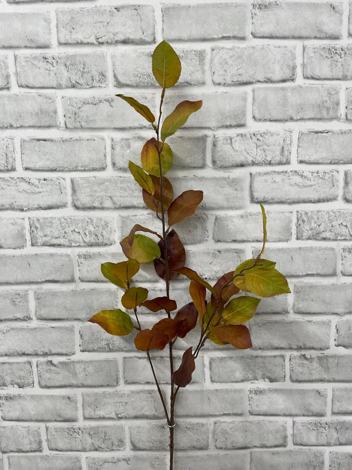 Branche artificielle Maison Olive aux feuilles dégradées vert et rouille pour une décoration automnale réaliste