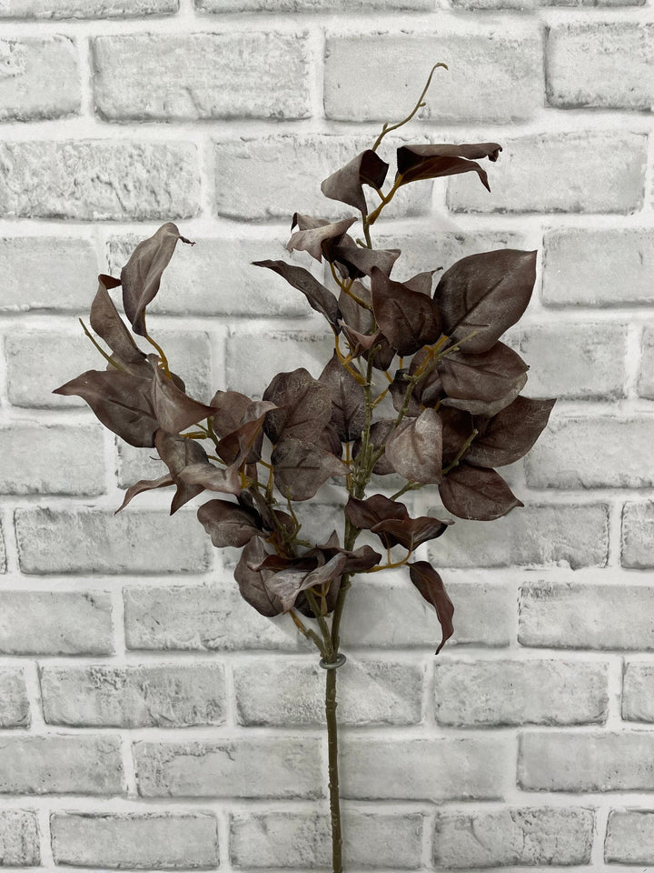 Branche artificielle Maison Olive aux feuilles brun profond pour une décoration intérieure élégante et automnale.