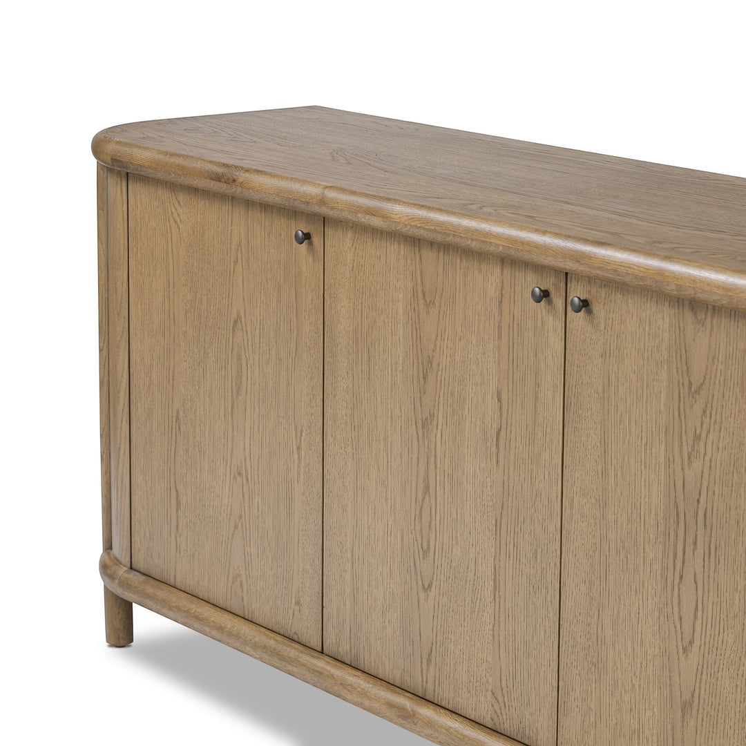 Buffet en chêne clair Maison Olive avec 4 portes et poignées rondes discrètes, finition bois naturel.
