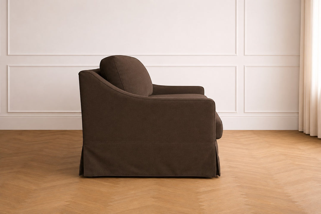 Canapé William Maison Olive marron avec housse élégante et design intemporel, vue de profil dans un intérieur chic.