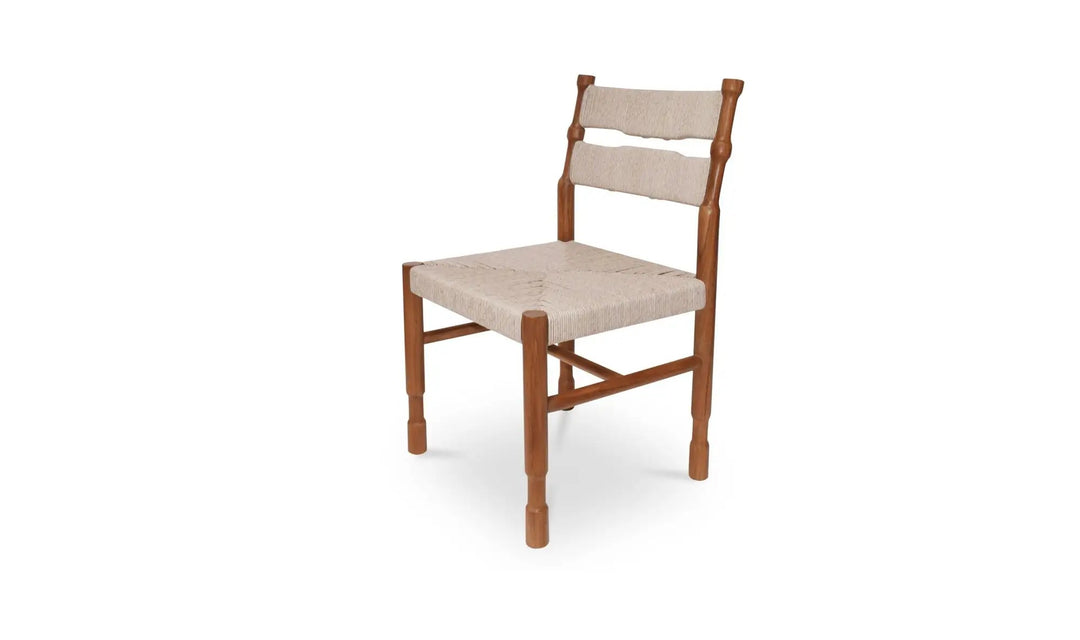 Maison Olive chaise en bois de teck et corde tressée couleur naturelle, design bohème chic.