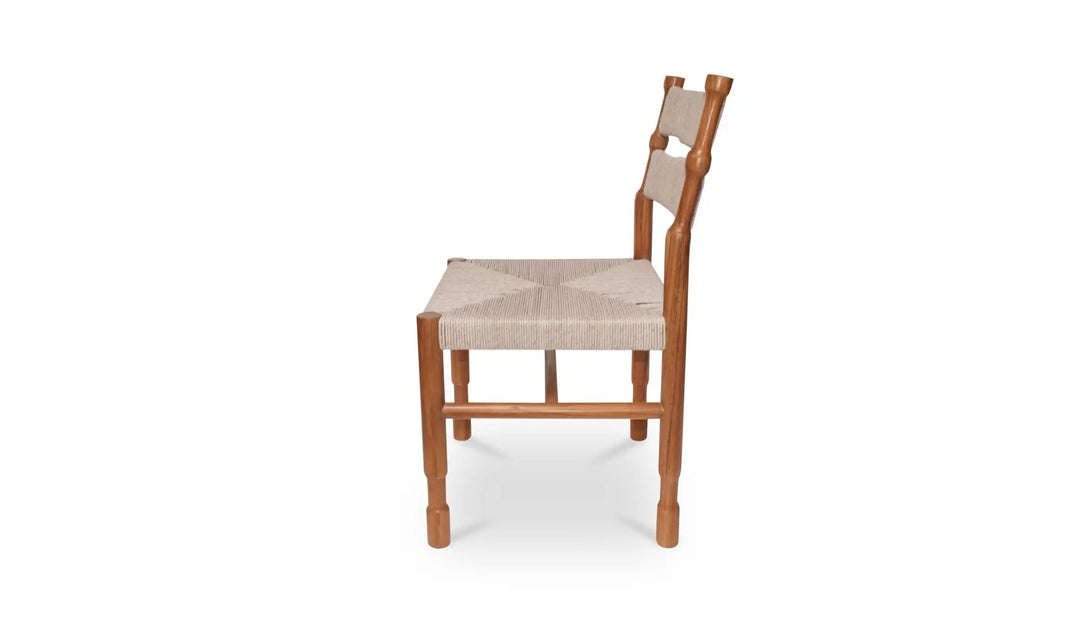 Maison Olive chaise en bois de teck et corde naturelle, assise tressée, dossier ajouré, style bohème chic.