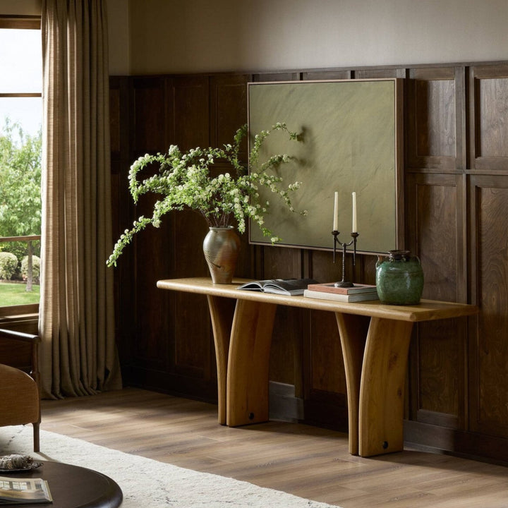 Console en bois de chêne naturel Maison Olive avec pieds sculpturaux, idéale pour un couloir ou un salon.