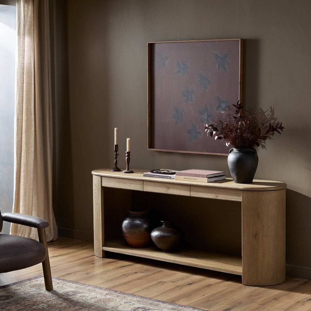 Console en bois de chêne clair Maison Olive avec étagère ouverte et tiroir, style bohème chic.