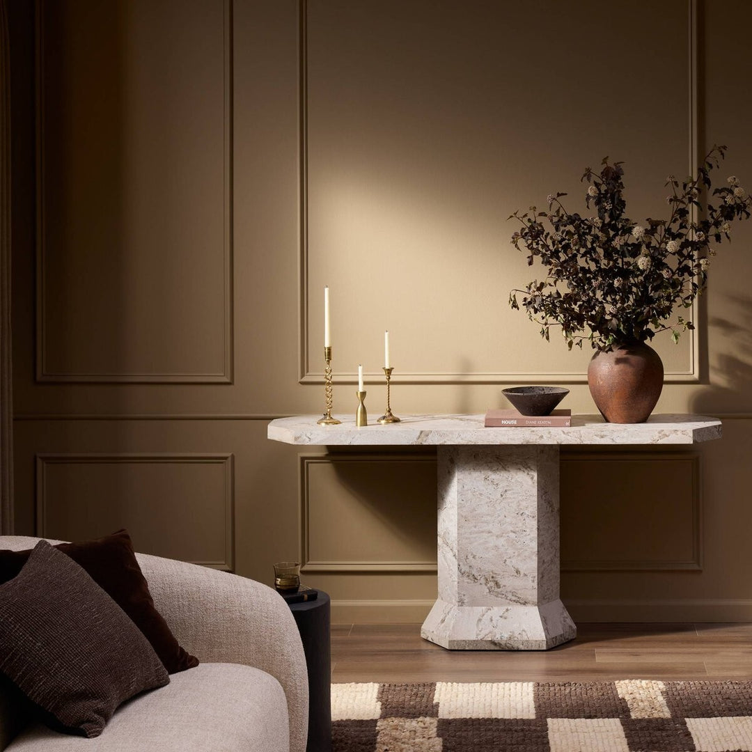 Console octogonale en marbre blanc veiné avec un piètement sculpté, par Maison Olive. Idéale pour une entrée ou un salon.