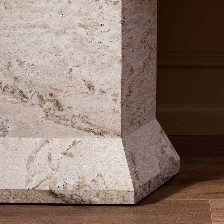 Console octogonale en marbre beige et blanc veiné, piètement sculpté, Maison Olive