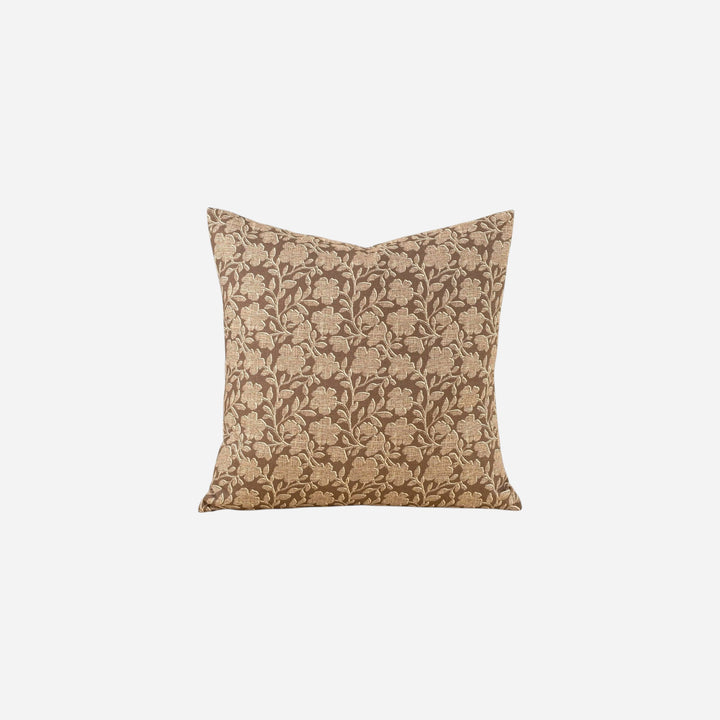 Coussin Maison Olive HAZEL en coton brun avec motif floral imprimé à la main, format carré 20x20 pouces.