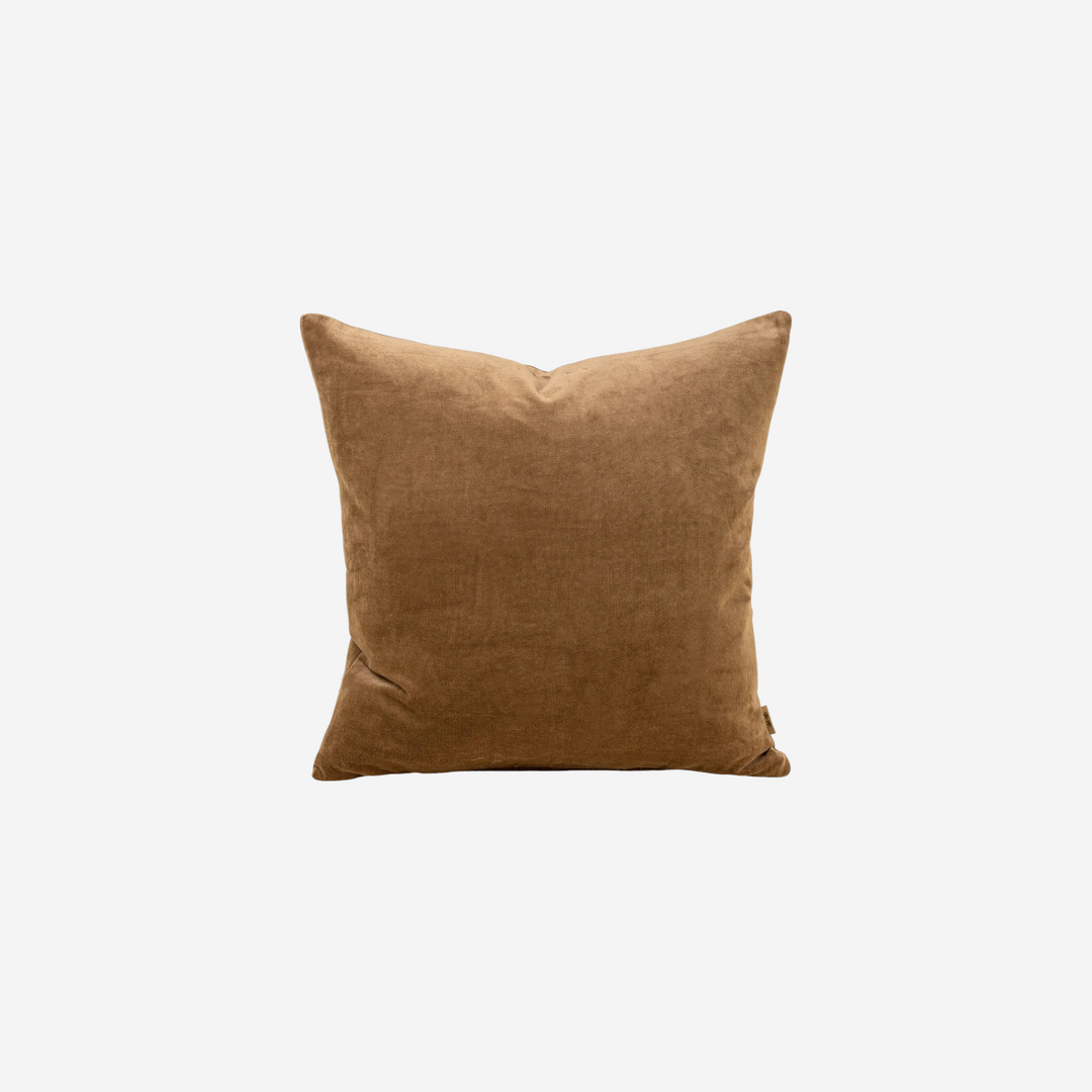 Coussin décoratif Maison Olive en velours brun doux et élégant pour une décoration intérieure chaleureuse