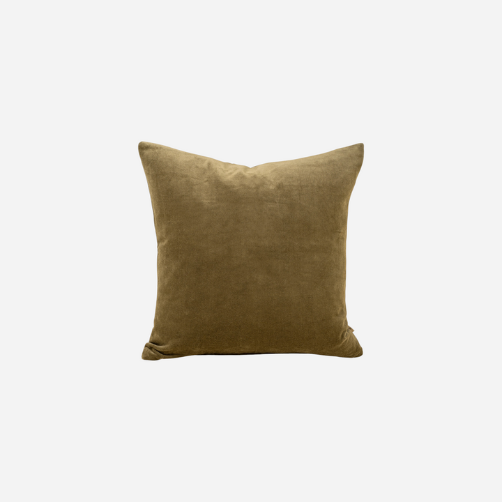 Coussin décoratif Maison Olive en velours vert olive doux et soyeux pour une décoration intérieure élégante