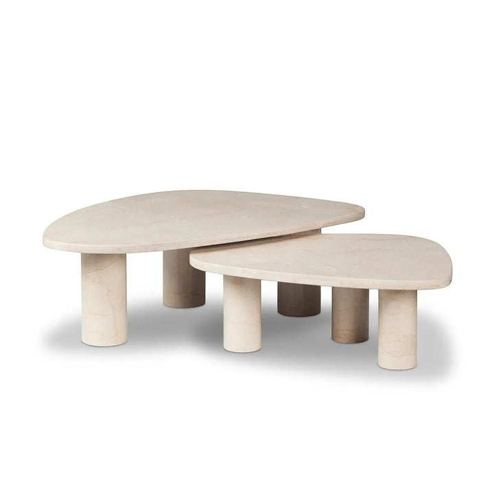 Ensemble de tables basses gigognes ZION en marbre beige clair, style contemporain, par Maison Olive.