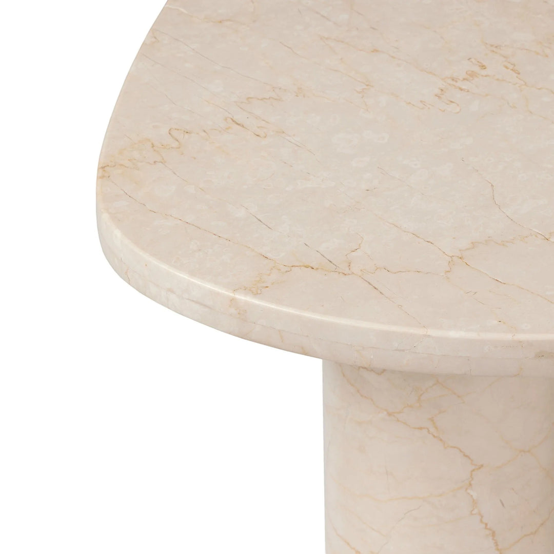 Maison Olive Ensemble de tables basses gigognes ZION en marbre crème avec des veines dorées, design moderne.