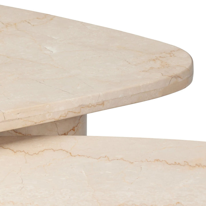 Maison Olive Ensemble de tables basses gigognes ZION en marbre crème avec veines dorées, design moderne.