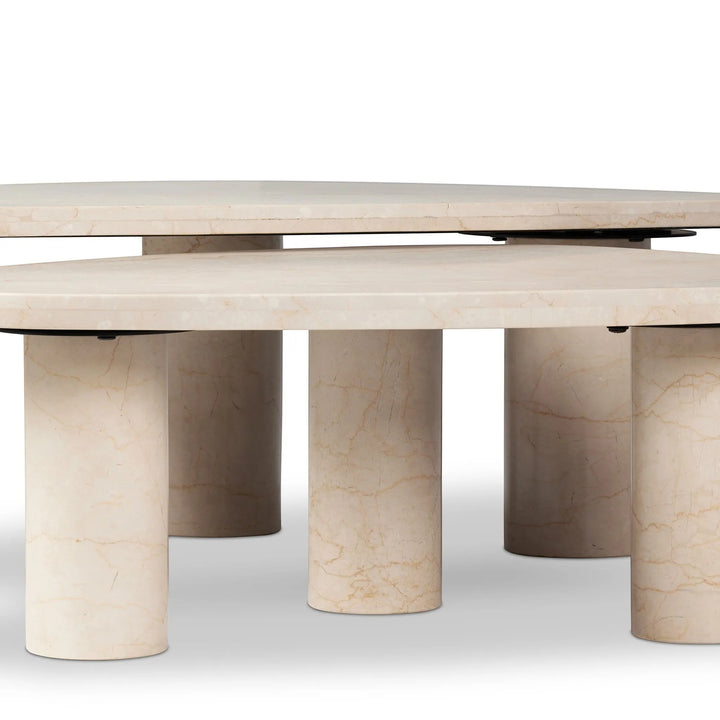 Ensemble de tables basses gigognes ZION en marbre crème avec pieds cylindriques, par Maison Olive
