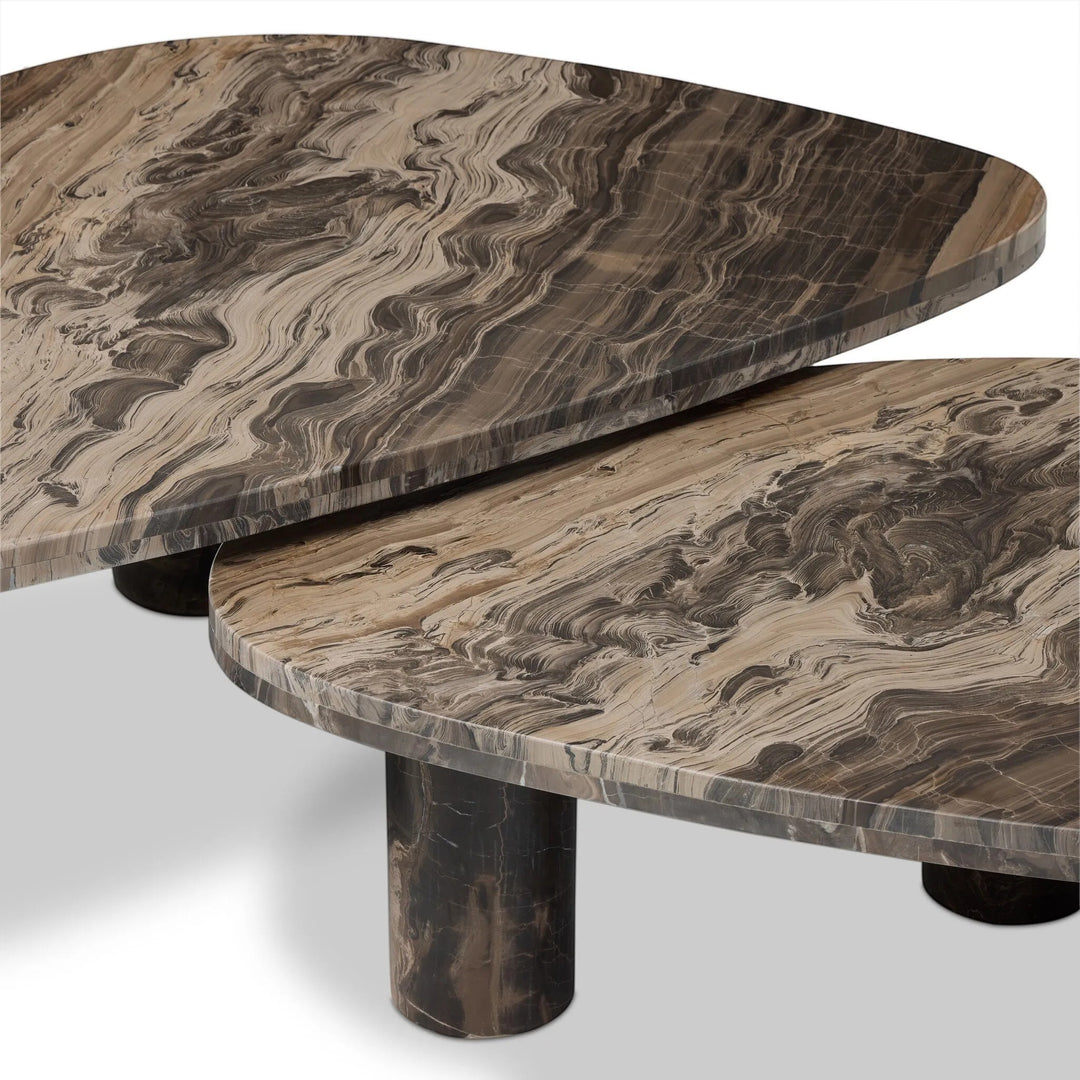 Ensemble de tables basses gigognes ZION en marbre veiné marron et beige par Maison Olive, design contemporain.