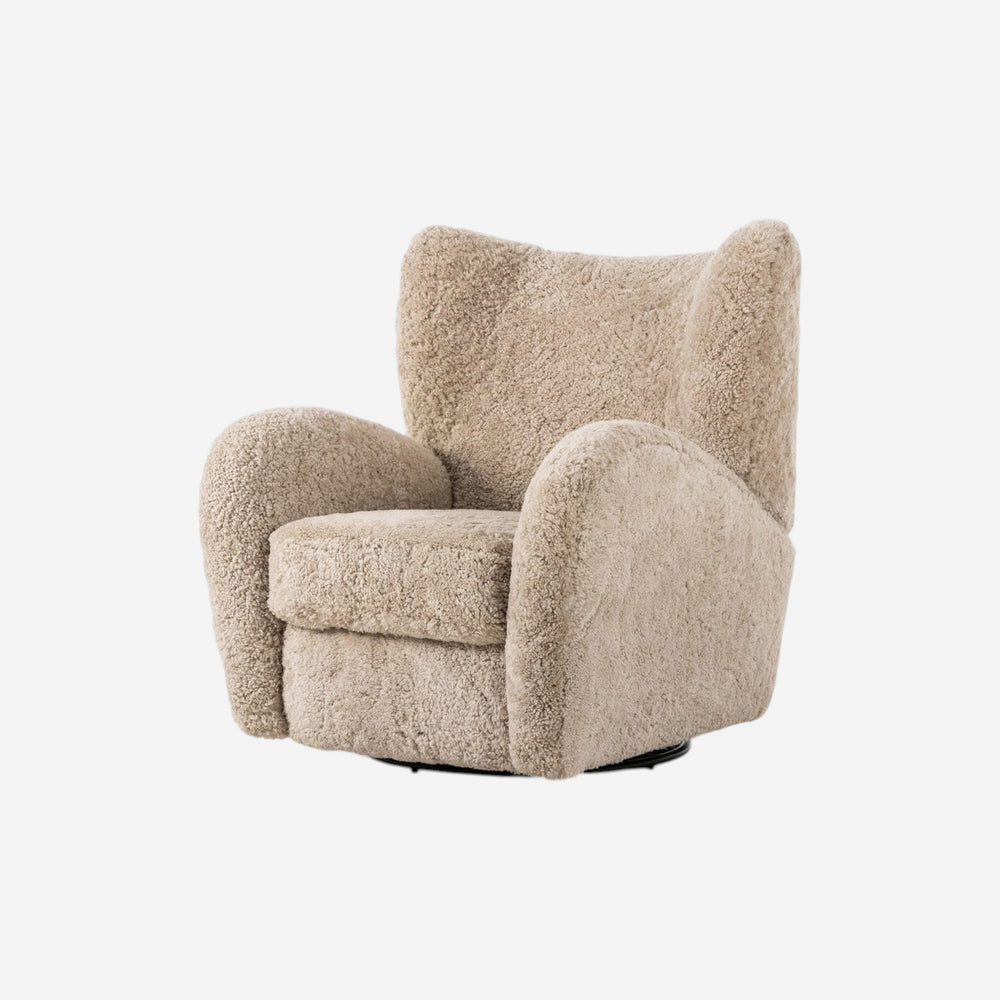 Fauteuil pivotant Maison Olive en laine bouclée couleur sable, design enveloppant et confortable.