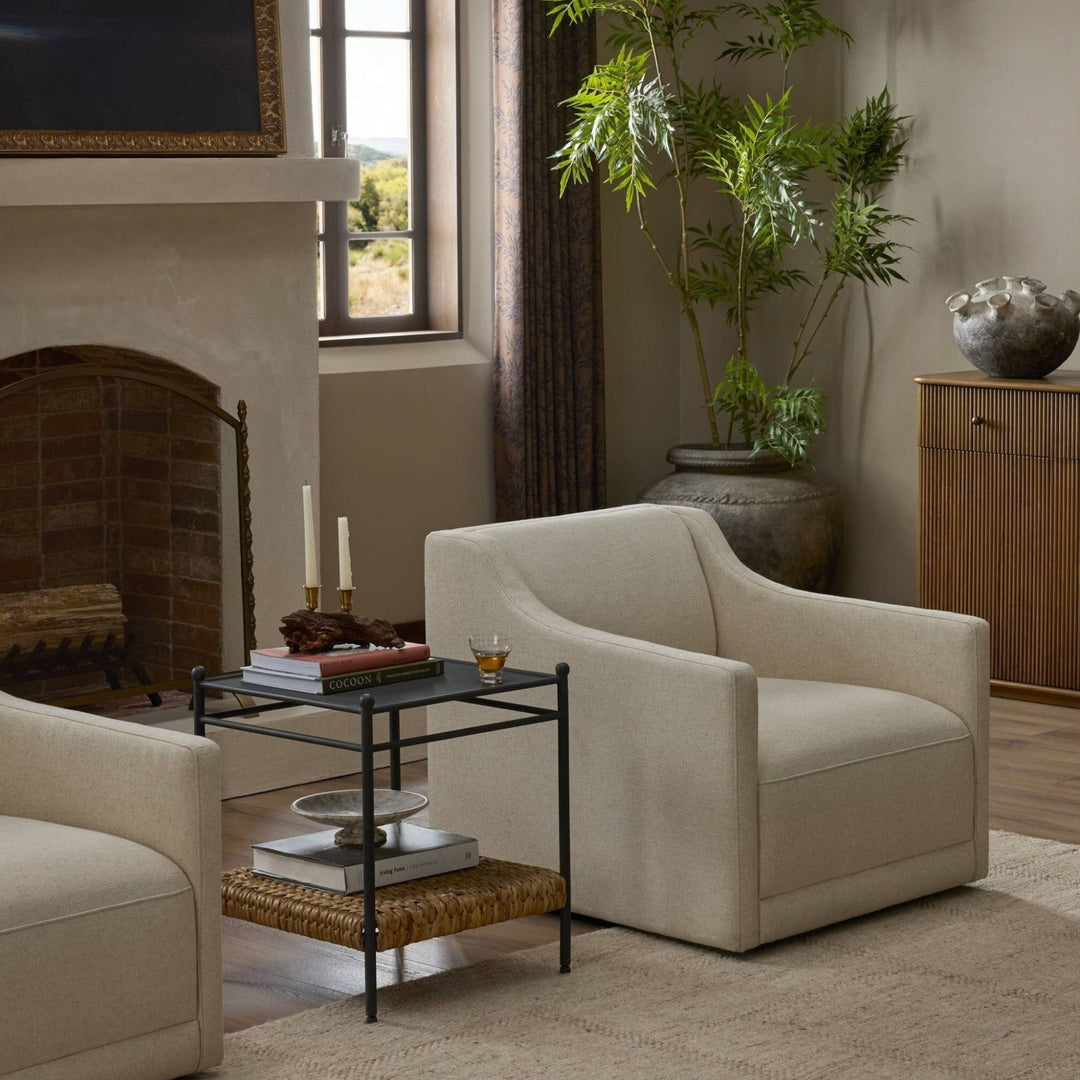 Fauteuil pivotant en tissu beige Maison Olive, design moderne, assise confortable et enveloppante, idéal pour salon ou chambre.