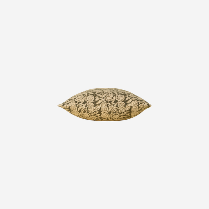 Housse de coussin Maison Olive en coton beige et gris avec un motif floral complexe imprimé en bloc