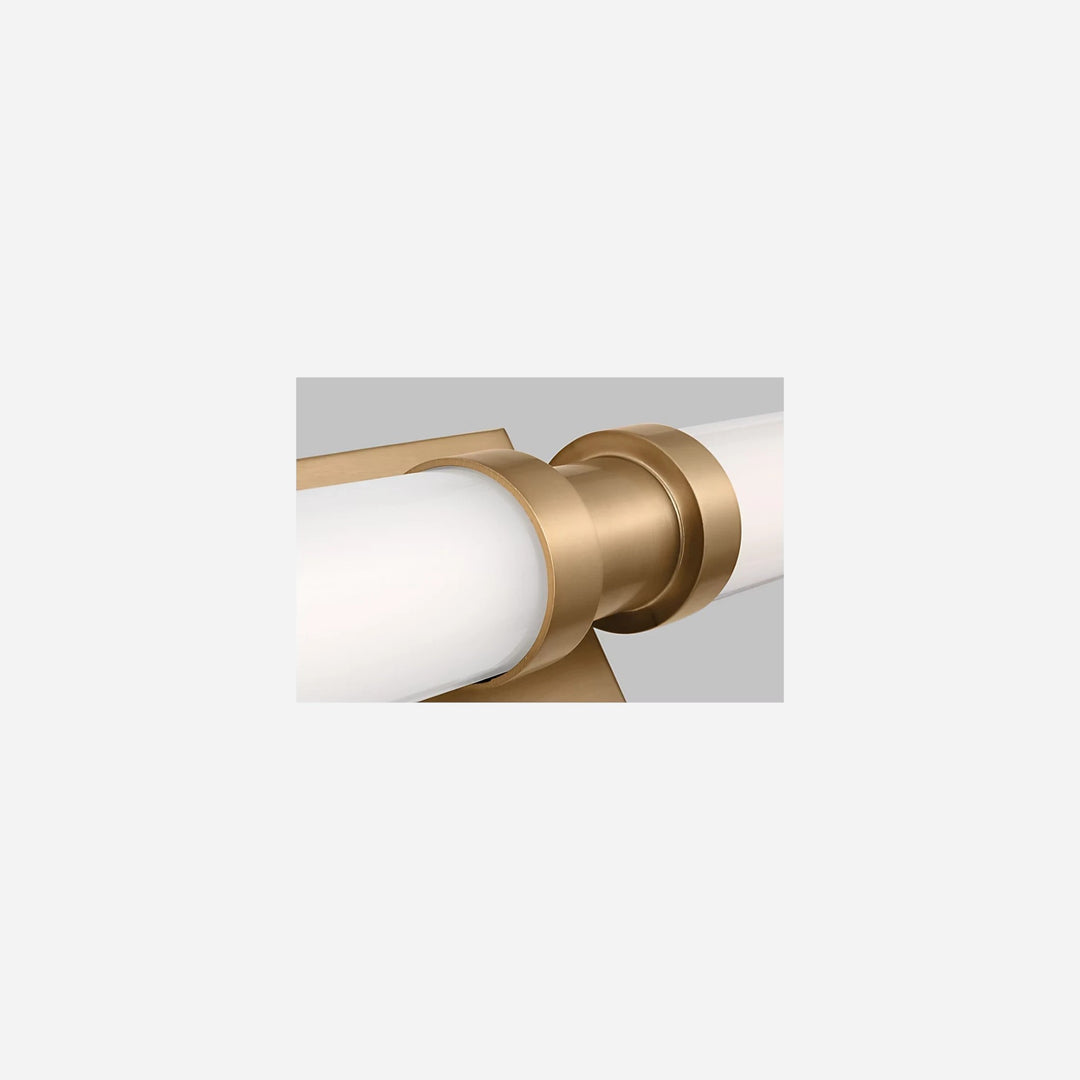 Applique murale Maison Olive Kiel en métal doré avec diffuseur cylindrique en verre givré au design minimaliste