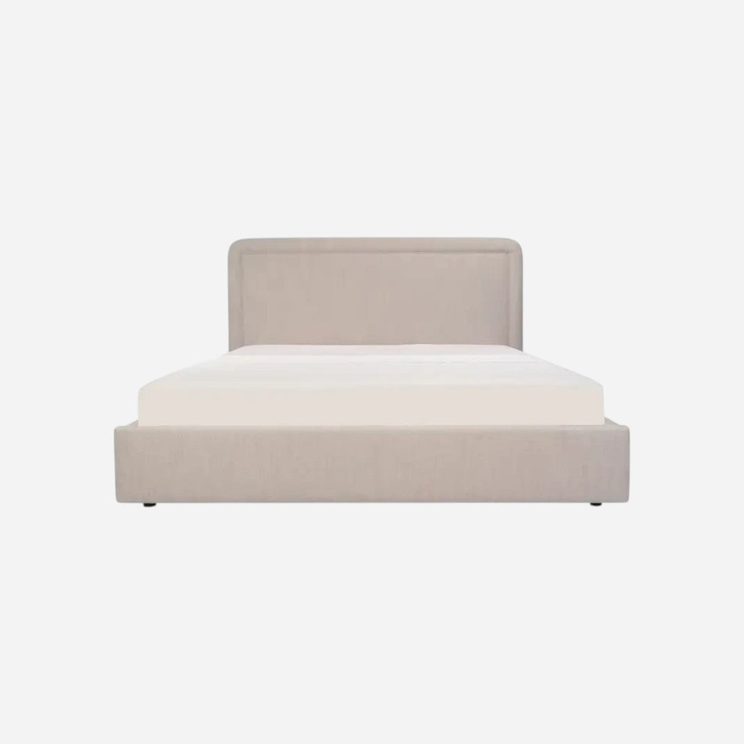 Lit coffre Maison Olive rembourré en tissu beige avec tête de lit arrondie et sommier intégré