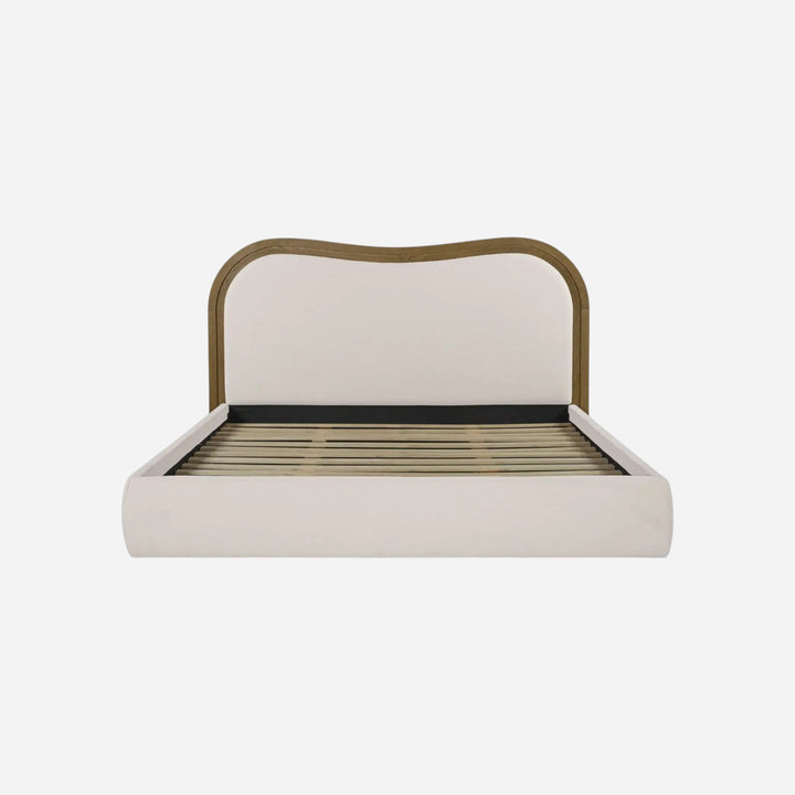 Lit Maison Olive EMMA avec tête de lit ondulée en tissu beige et cadre en bois de frêne brun, vue de face
