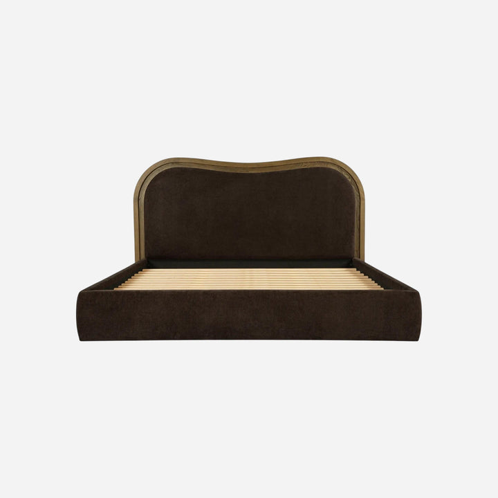 Lit EMMA Maison Olive en polyester brun avec tête de lit ondulée et structure en bois de frêne style Art déco