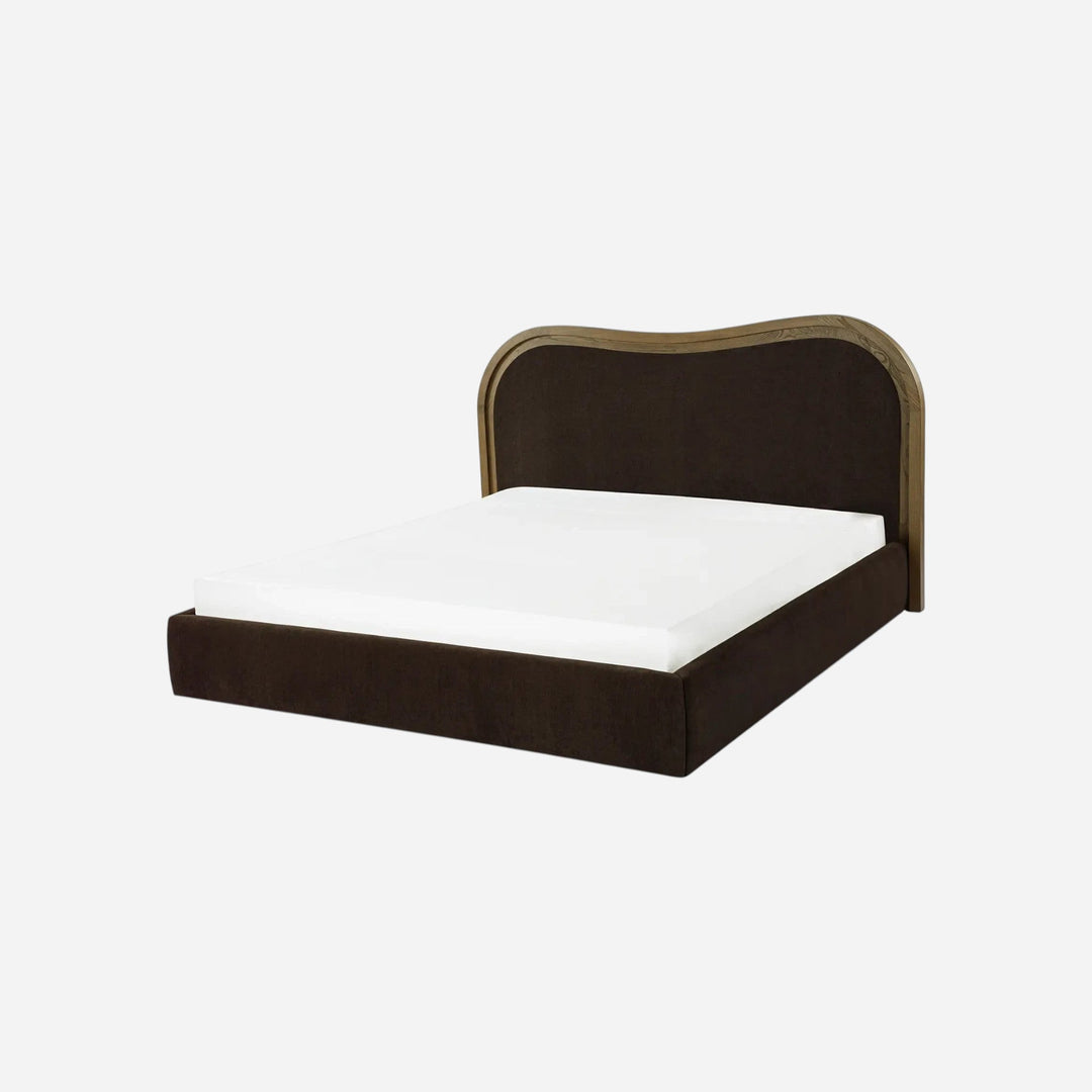 Lit Maison Olive EMMA avec tête de lit ondulée en tissu brun et cadre en bois de frêne au design Art déco