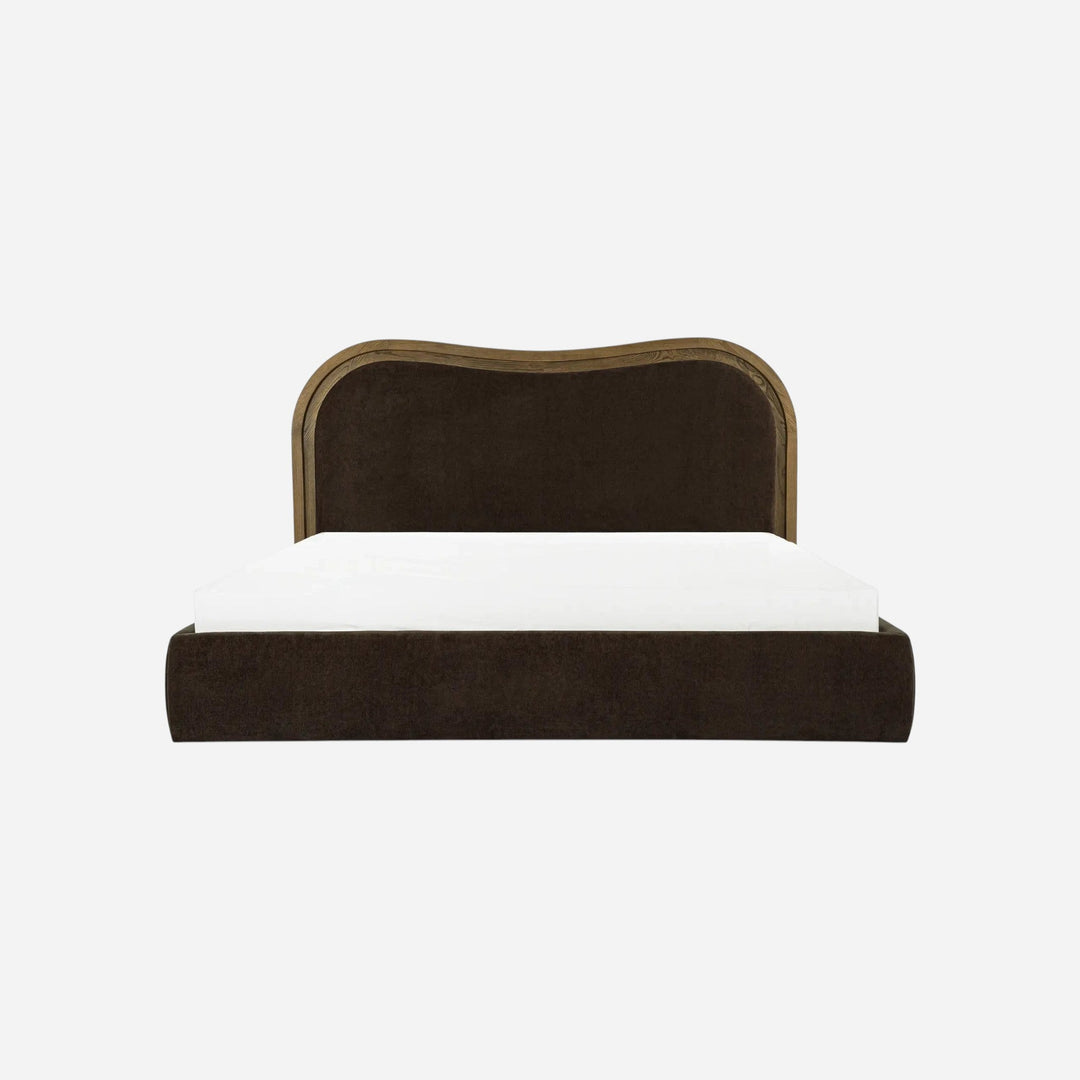 Lit EMMA Maison Olive avec tête de lit ondulée en tissu brun et cadre en bois de frêne au design Art déco