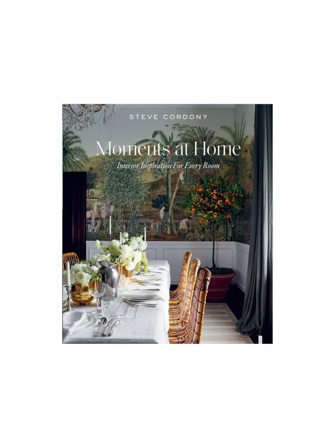 Livre Moments at Home par Maison Olive présentant une élégante table de salle à manger et une décoration intérieure