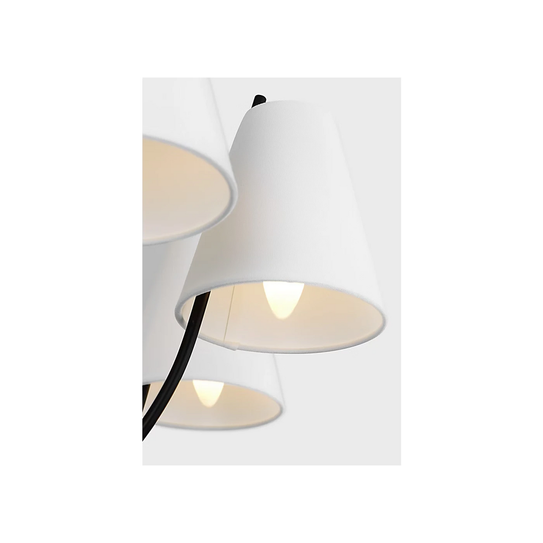 Maison Olive lustre à neuf lumières en métal finition laiton doré avec abat-jours coniques en tissu blanc