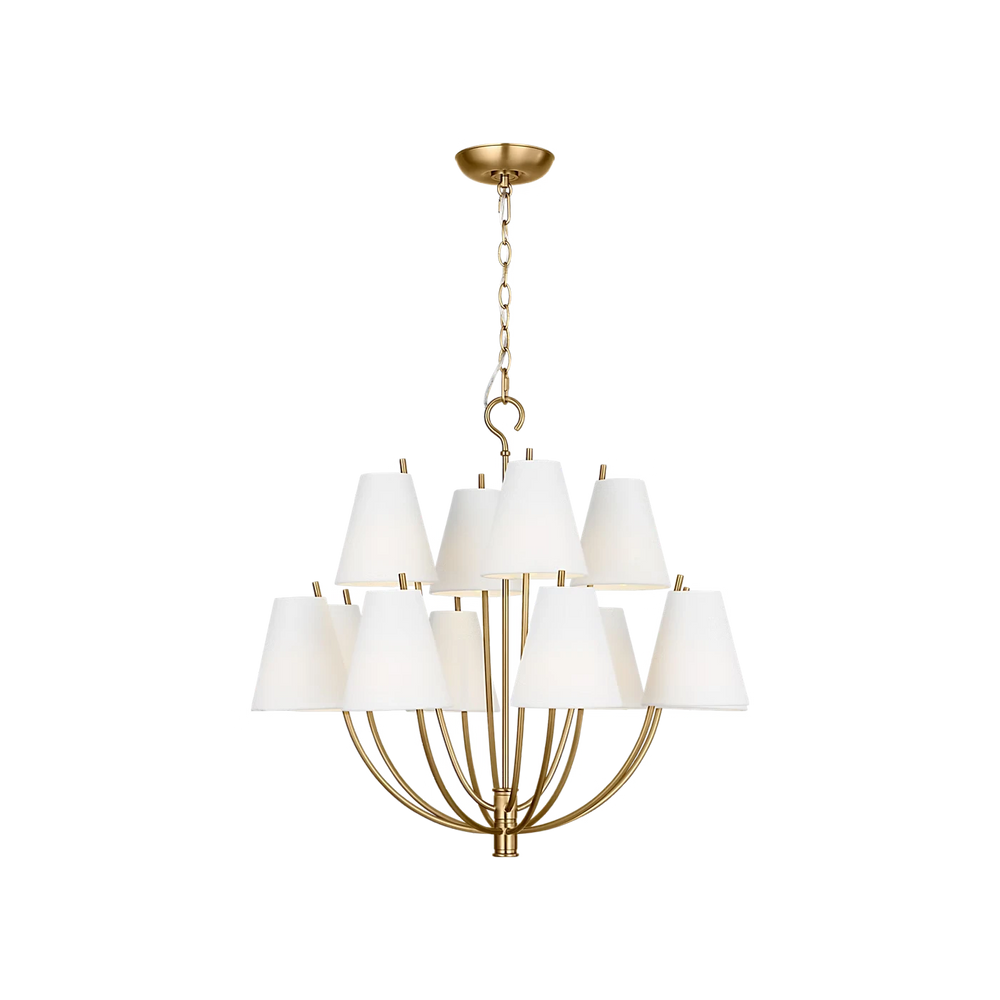 Maison Olive lustre à neuf lumières en laiton doré avec abat-jours blancs coniques. Design élégant pour salon ou salle à manger.