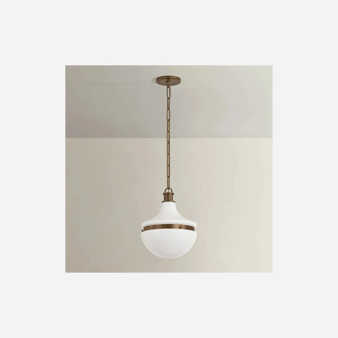 Maison Olive lustre suspendu en verre opale blanc avec bande métallique finition bronze vieilli, chaîne réglable.