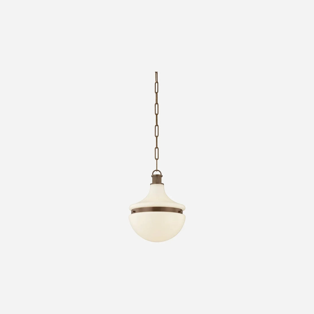 Maison Olive lustre suspendu en verre opale et métal doré, abat-jour diffusant une lumière douce, idéal pour salle à manger ou salon.