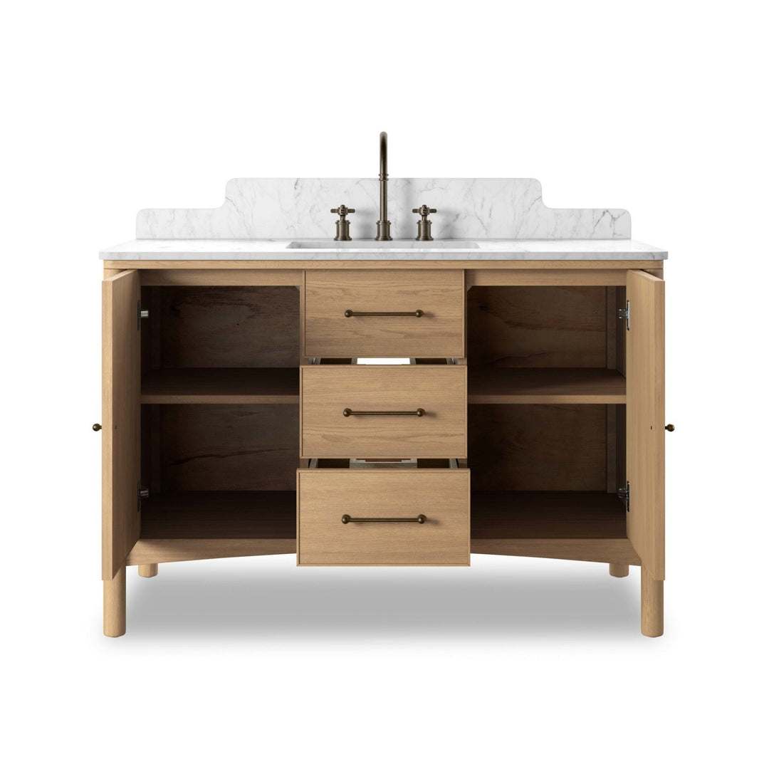 Meuble de salle de bain Maison Olive en bois de chêne clair avec plateau en marbre blanc, 3 tiroirs et 2 portes.