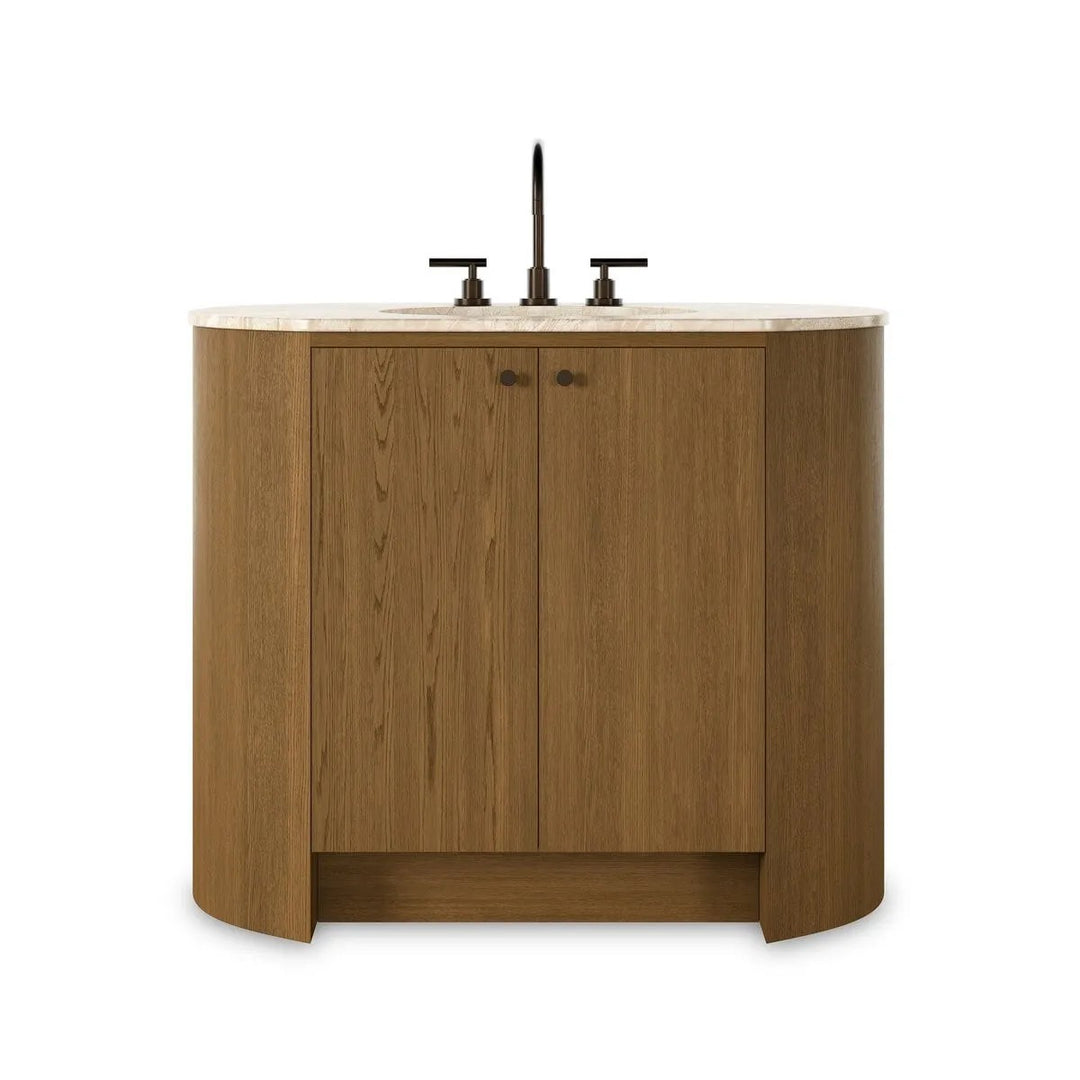 Meuble vasque Maison Olive en bois de chêne naturel avec plateau en pierre beige et robinetterie bronze. Portes arrondies.