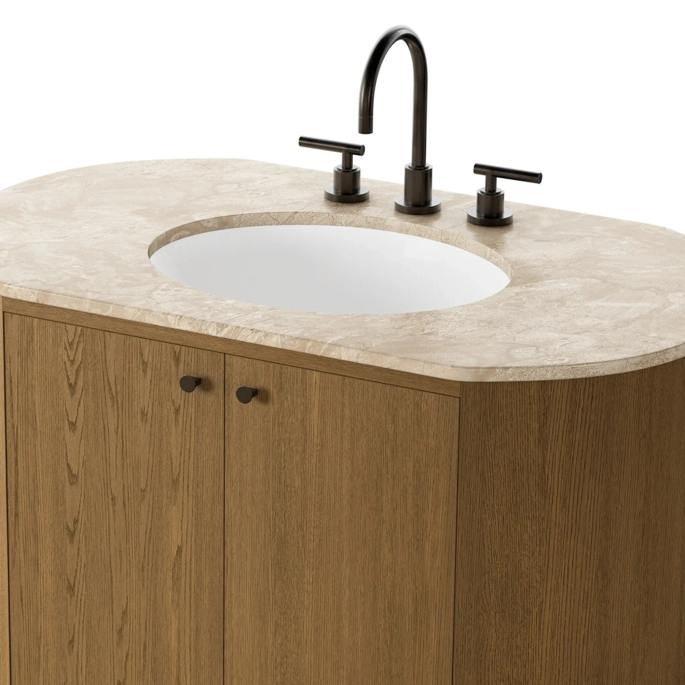 Meuble vasque Maison Olive en bois de chêne naturel avec plateau en pierre beige et robinetterie bronze. Design organique.