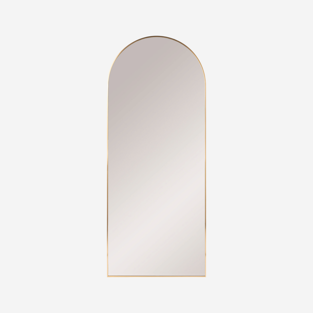 Miroir pleine longueur Maison Olive Aranya avec cadre fin doré et silhouette arquée élégante