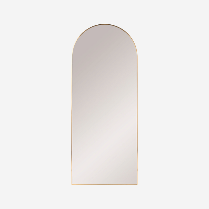 Miroir pleine longueur Maison Olive Aranya avec cadre fin doré et silhouette arquée élégante