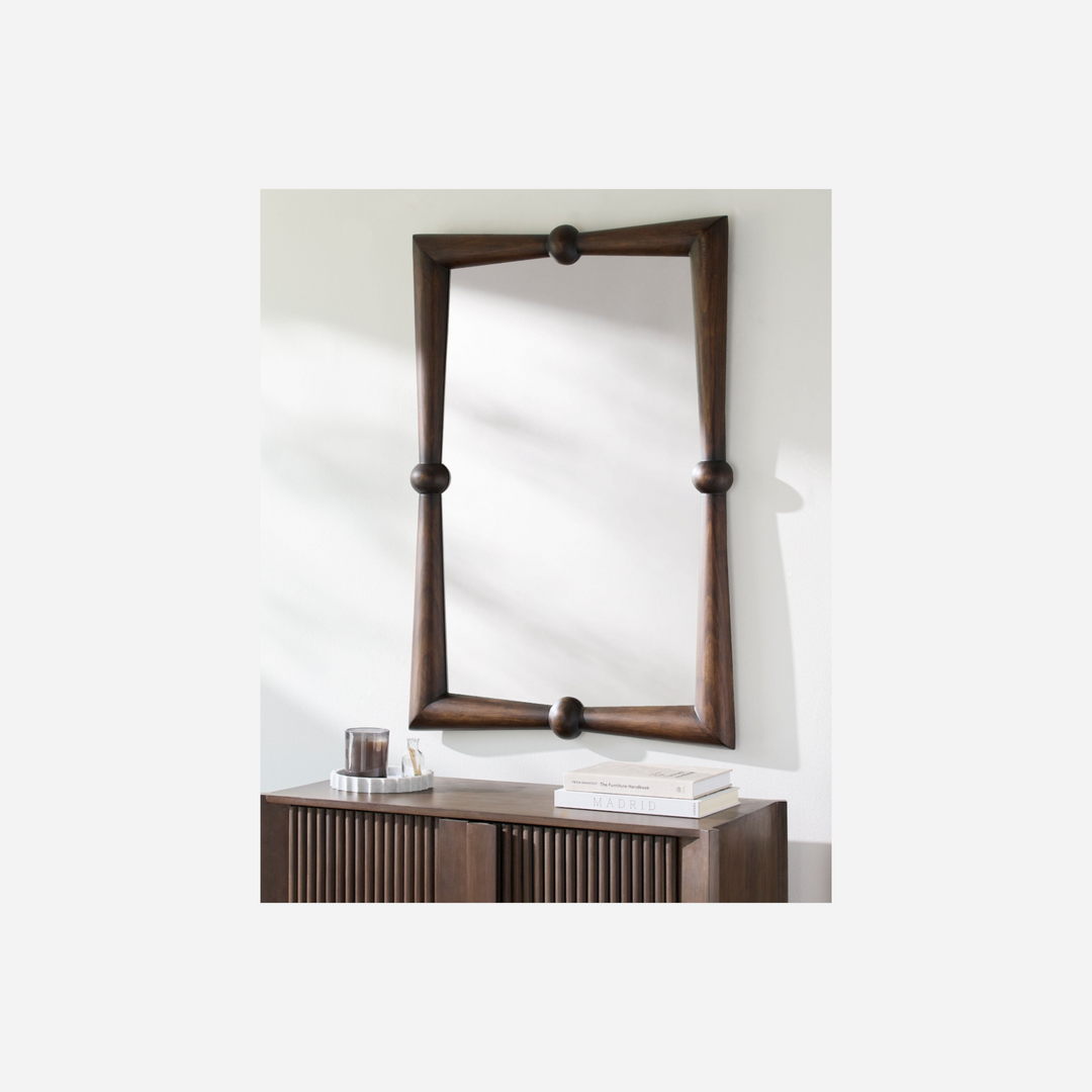 Miroir mural rectangulaire Maison Olive avec cadre en bois massif sombre et détails décoratifs en forme de sphères.