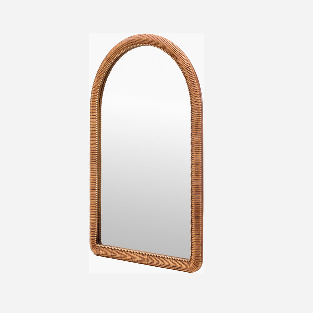 Miroir mural Maison Olive arrondi avec un cadre en rotin tressé naturel au style bohème élégant