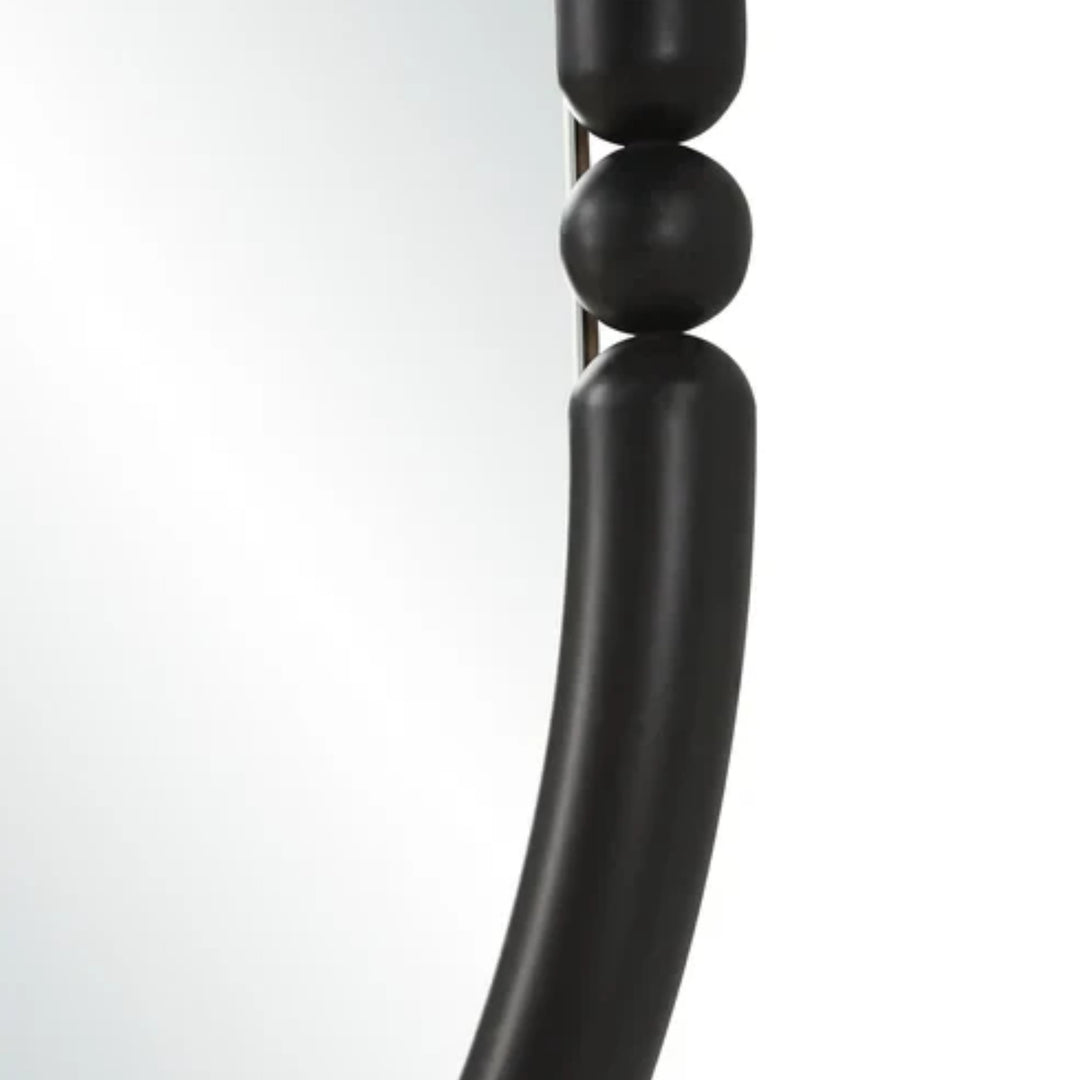 Maison Olive Miroir oval noir mat en fer thermolaqué avec détails de perles sculpturales, 36" x 40"
