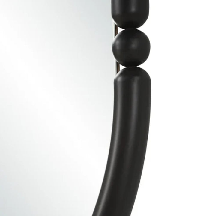 Maison Olive Miroir oval noir mat en fer thermolaqué avec détails de perles sculpturales, 36" x 40"
