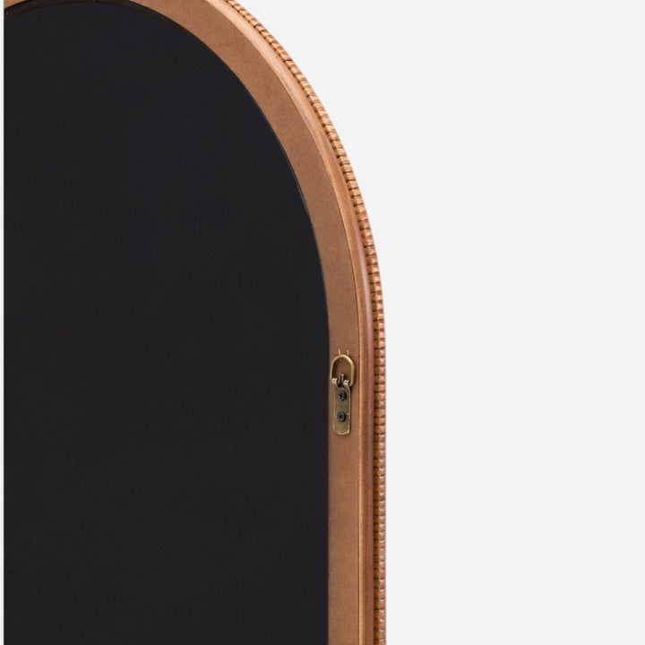 Dos du miroir mural arrondi Maison Olive avec cadre en rotin tressé naturel et attache de fixation métallique