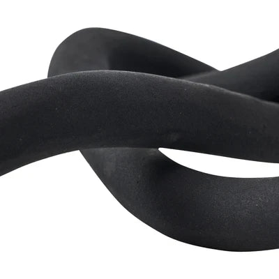 Objet décoratif Maison Olive en forme de nœud sculptural noir mat au design minimaliste et organique